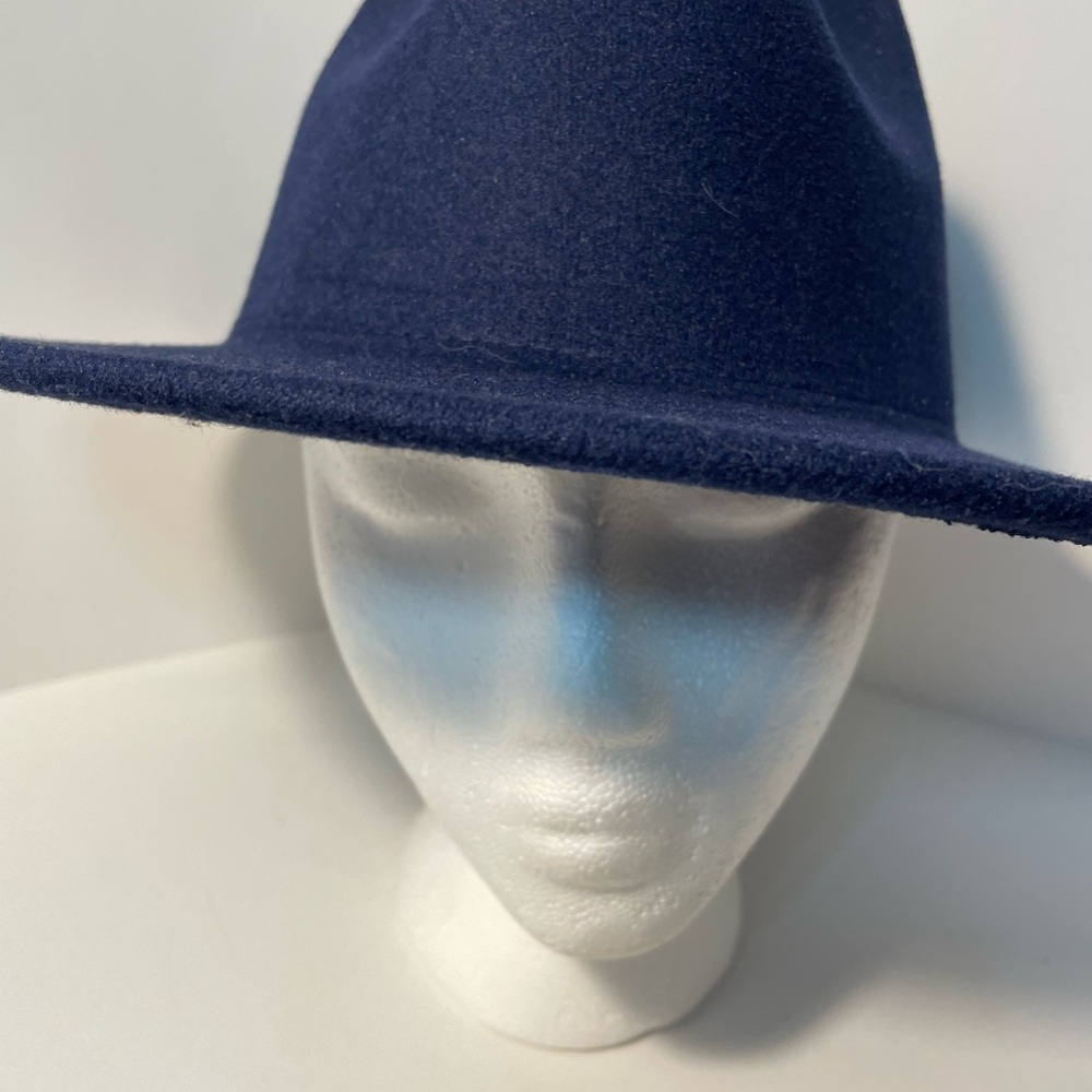 Perfectly Blue Felt Fedora! 💙 Adjustable and in fantastic shape! So Stylish!